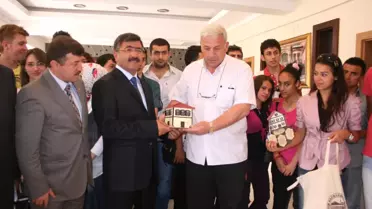 Gençlerden Başkan Akdoğan’a Ziyaret