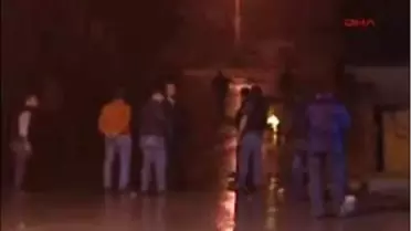 Göstericiler Yoldan Geçen Araçlara Saldırdı
İstanbul Göstericiler Yoldan Geçen Araçlara Saldırdı