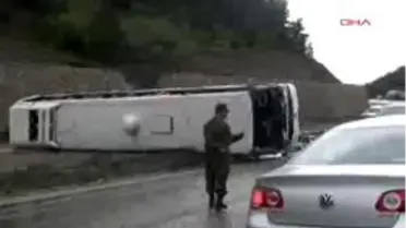 Yolcu Otobüsü Devrildi: 20 Yaralı