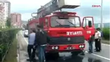 Motoru Alev Alan İtfaiye Aracını Kovalarla Taşıdıkları Su İle Söndürdüler