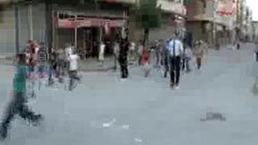 Mersin - Korsan Gösteriyi Dağıtan Polis, Çocuklarla Maç Yaparak Stres Attı