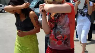 Ülkesinde Polislik Yapan Kadına Fuhuş Baskını