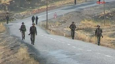 Teröristler Askerlere Ateş Açtı