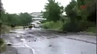 Arşivpolise Bombalı Saldırıda Bulunduğu İddia Edilen 4 Kişi Yakalandı...