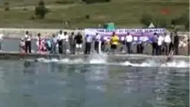 Van Efsane Aşk Tamara İçin Yüzdüler
*4 Bin 800 Metrelik Zorlu Mesafede Yüzücüler İskeleden Akdamar Adasına Kadar Yüzdü.