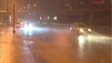 İstanbul'da Sağnak Yağış