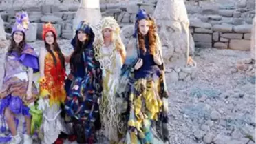 'Tanrıların Tahtı'nda Defile