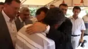 İskenderun - Bakan Ergin? Den Hataylı Şehitlerin Ailelerine Taziye Ziyareti