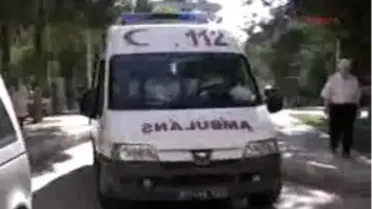 Servisle Kamyonete Çarptı: 18 Yaralı