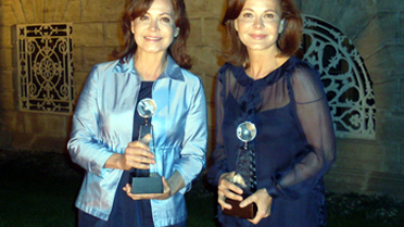 'Sivil Toplum Kuruluşları Seçkinlik Ödülü' Güher & Süher Pekinel'e Verildi