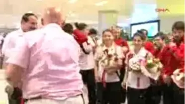 Milli Tekvandocular 8 Madalya İle Döndü
İspanya'da Düzenlenen 11 Nci Üniversiteler Dünya Tekvando Şampiyonası'nda 1 Altın, 3 Gümüş Ve 4 Bronz Madalya Kazanan Milli Sporcularımız Yurda Döndü.
Türk Hava Yolları'na (Tha) Ait Bir Uçakla Barcelona'dan İstanbul'a Gelen Milli Sporcuları Atatürk Havaliman