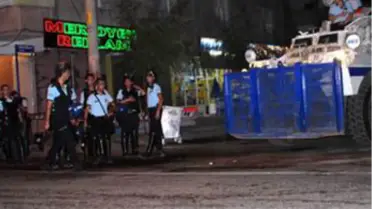 Diyarbakır'da Olaylı Gece; 3 Polis Yaralı