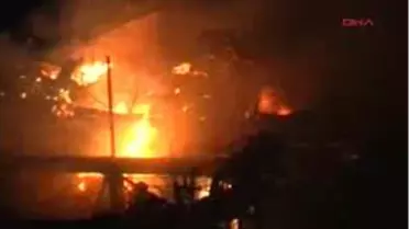 Bafra'da 5 İşyeri Yandı
