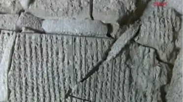 Asur Kralı'nın Çivi Yazısı Anlaşması