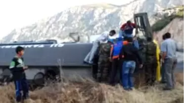 Aksaray'da Askeri Araç Devrildi