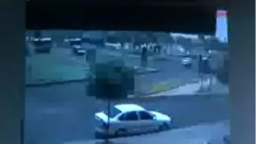 Manavgat - Kavşakta Kafa Kafaya Çarpıştılar
Kazayı Mobese Kameraları Saniye Saniye Kaydetti