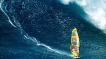 Krater Gölünde Sörf ve Yelken Gösterisi