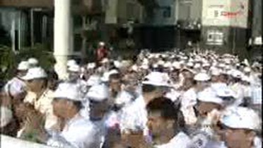 Belediye-İş Sendikası Üyeleri Topbaş'ı Protesto Etti...