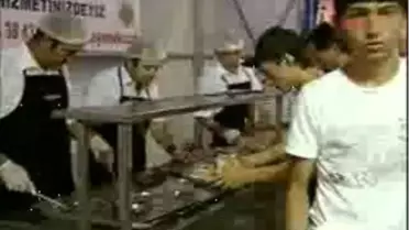 Dini Cemaat Liderleri Mecidiyeköy'de İftarda Buluştu
Ramazanın İlk Günü Şişli Belediyesi'nin İftar Çadırı Değişik Dinlere Mensup Cemaat Liderlerini Ağırladı. 
Mecidiyeköy'de Kurulan Ve Ramazan Boyunca Her Akşam Üç Bin Kişinin Orucunu Açacağı İftar Çadırının İlk Gününde Ermeni Patrik Vekili Baş Epi