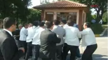 Sakarya Korumaların, Başkanın Şoförünü Darp Ettiği İddiası
Başbakan Erdoğan Adapazarında Konuştu Haberine Ek