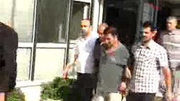 Bursa Otomobilde Dövdükten Sonra Bıçaklayıp Yol Kenarına Attılar