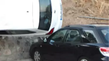 Sitedeki Otomobilin Üzerine Uçtu