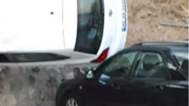 Sitedeki Otomobilin Üzerine Uçtu