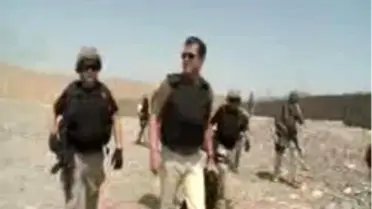 Bakan Guttenberg, Afganistan'da Orgeneral Petraeus İle Görüştü