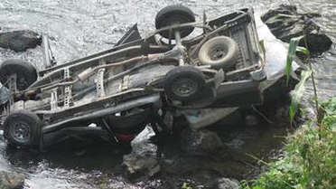 Virajı Alamayan Kamyonet Fırtına Deresi'ne Uçtu