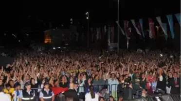 Kuzeyin Oğlu Şarkılarını Barış İçin Söyledi