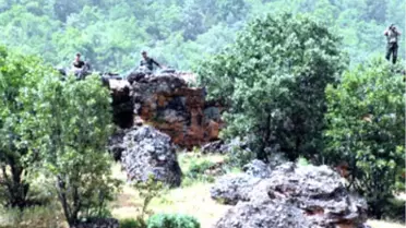 PKK'lılar Karakol Çevresinde Keşif Yaparken Tespit Edildi