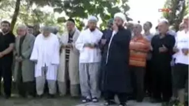 Adapazarı'nda 100 Kişi Karınca Dede Türbesi?Nde Yağmur Duasına Çıktı