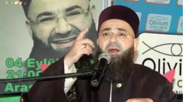 Cübbeli Ahmet Hoca Kitaplarını İmzaladı