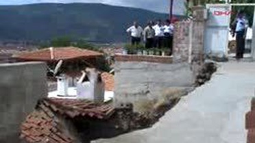 Muğla - Oy Kullanmaya Gidince Göçükten Kurtuldular