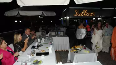 Belediyeden Vakıf Yararına Defile