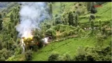 Rize - İtfaiye Aracı Dar Yolda Kaldı, Ahşap Ev Kül Oldu