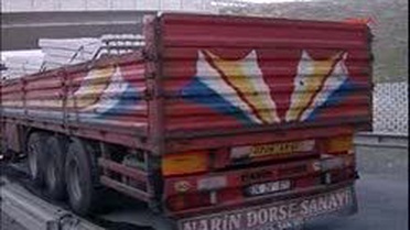 Freni Patlayan Tır İki Araca Çarptı