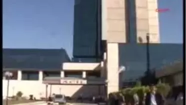 Hakkariekterör Yine Sivilleri Hedef Aldı: 10 Ölü, 4 Yaralı
Hakkari'de Köy Minibüsü Geçerken Yola Yerleştirilen Bomba Patladı