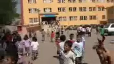 Batman - Önünde 'Boykot Çağrısı' Yapılan Okuldaki Bütün Öğrenciler Derste