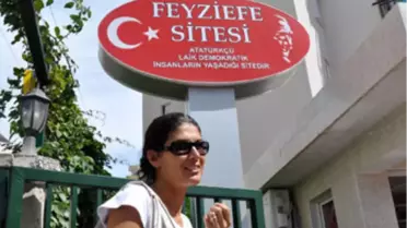 Antalya'da İlginç Site Tabelası