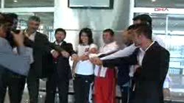 Dünya Şampiyonu Gülsüm Tatar, Güzelliğiyle Kimseyi Boksör Olduğuna İnandıramadığını Söylüyor