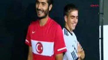 (Görüntülü) Almanya-Türkiye Maçı Öncesi Futbolculardan Dostluk Mesajı