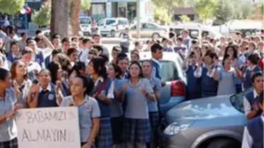 Müdürleri Tayin Olan Liseliler Eylem Yaptı