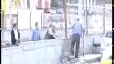 Cep Telefonuyla Konuşurken Raylardan Geçmeye Çalışan Kıza Tren Çarptı