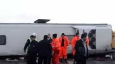 İşçileri Taşıyan Otobüsün Devrildi