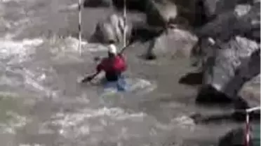 Dalgalara Karşı Kürek Çektiler