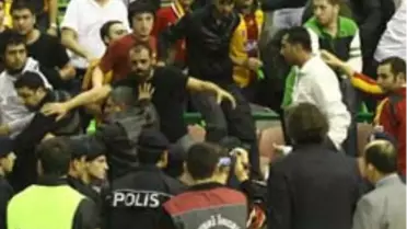 Derbi Sonrası Kadıköy Karıştı
