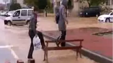 Çanakkale' De Sağanak 3 Hatta Deniz Ulaşımını Durdurdu