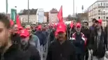 Almanya'da Emeklilik Protestosuna Türk İşçiler De Destek Verdi