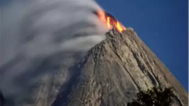 Merapi Yanardağı 102 Can Aldı